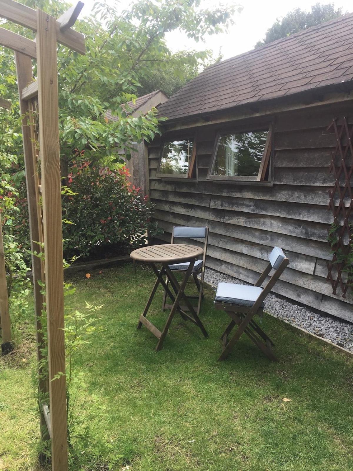 The Tool Shed Nestled In Idyllic Countryside Linchmere Exterior foto